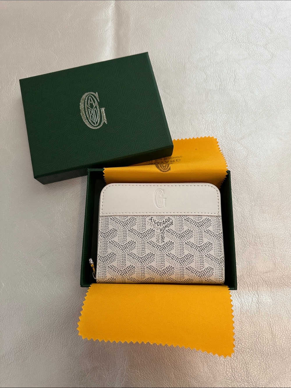 Goyard White and Cream Zip Card Holder with Goyardine Chevron